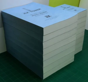 งานเข้าเล่มพับครึ่งทากาว เล่มญี่ปุ่น ปริ้นขาวดำลงปก ไม่มี  Text ที่สัน ไม่เคลือบปก